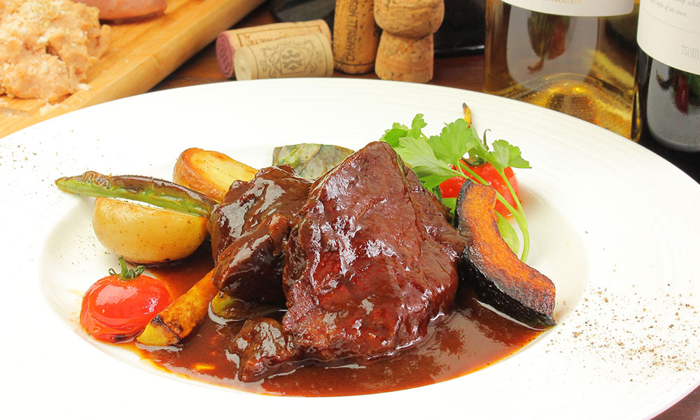 和牛ほほ肉の赤ワイン煮込み